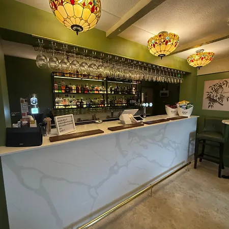 Hotel The Olivia Swan