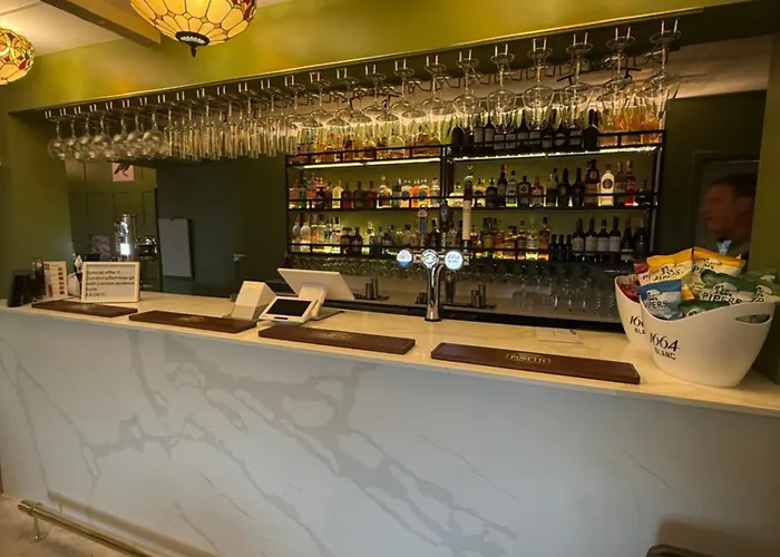 Hotel The Olivia Swan *