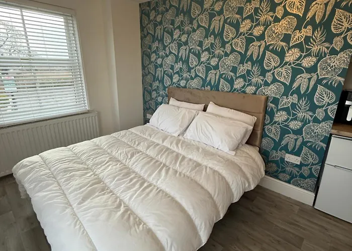 The Olivia Swan * Deighton