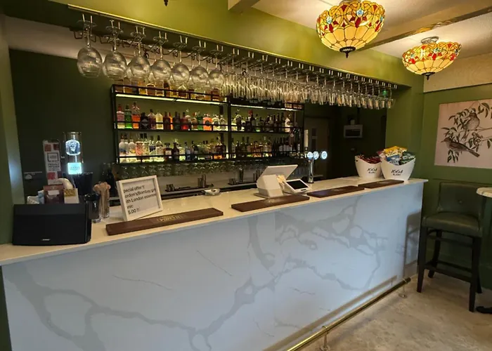 The Olivia Swan Hotel Deighton