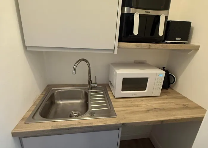 The Olivia Swan Hotel Deighton