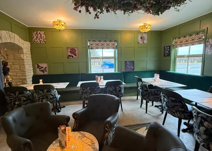 The Olivia Swan * Deighton